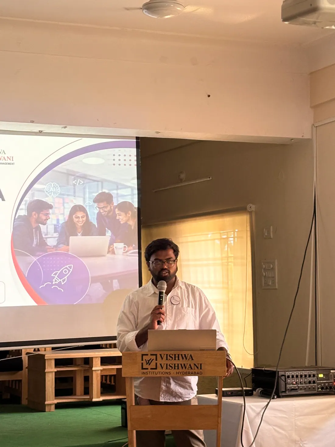 A TechM4India speaker addressing students from the Vishwa Vishwani podium